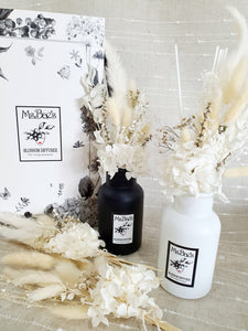 White and White Flower Bouquet Reed Diffuser Set