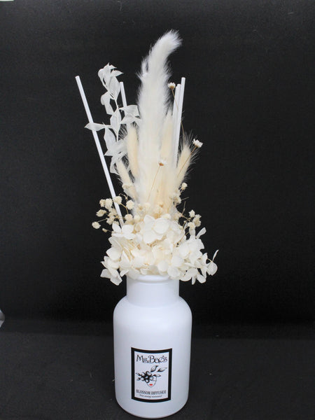 White and White Flower Bouquet Reed Diffuser Set