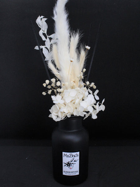 White and White Flower Bouquet Reed Diffuser Set