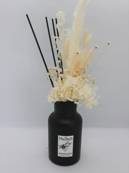 White and White Flower Bouquet Reed Diffuser Set